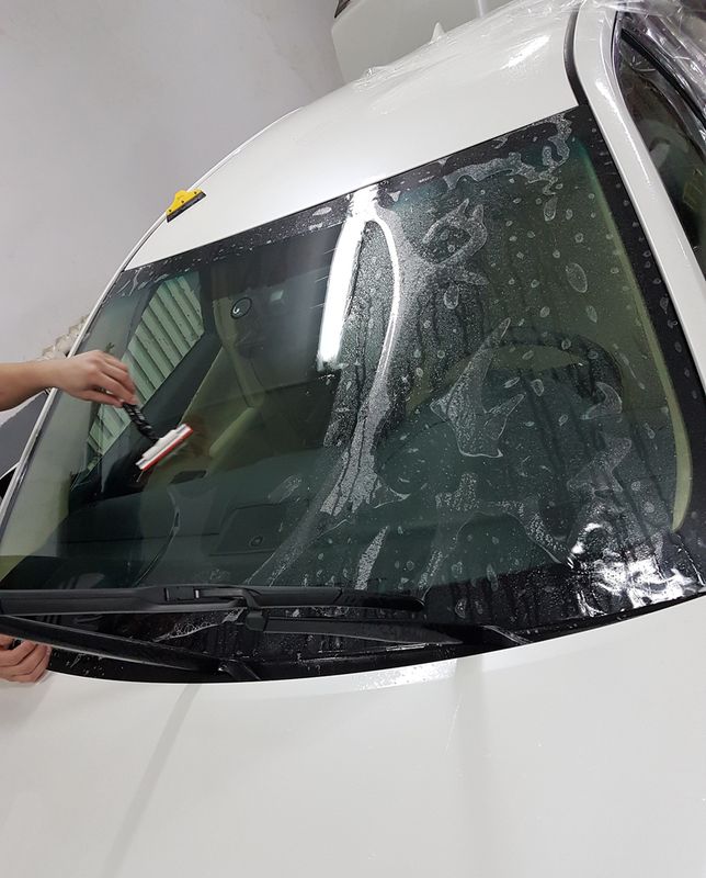 Бронирование стекол автомобиля пленкой
